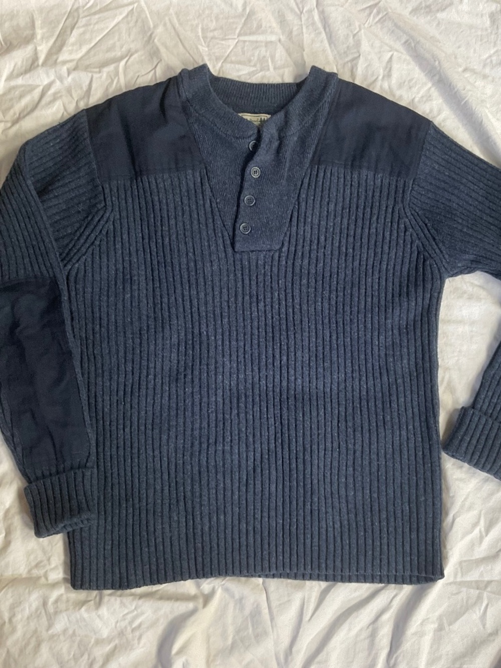 L.L. Bean 100% Merino Wool Men’s Large Commando Henley Sweater